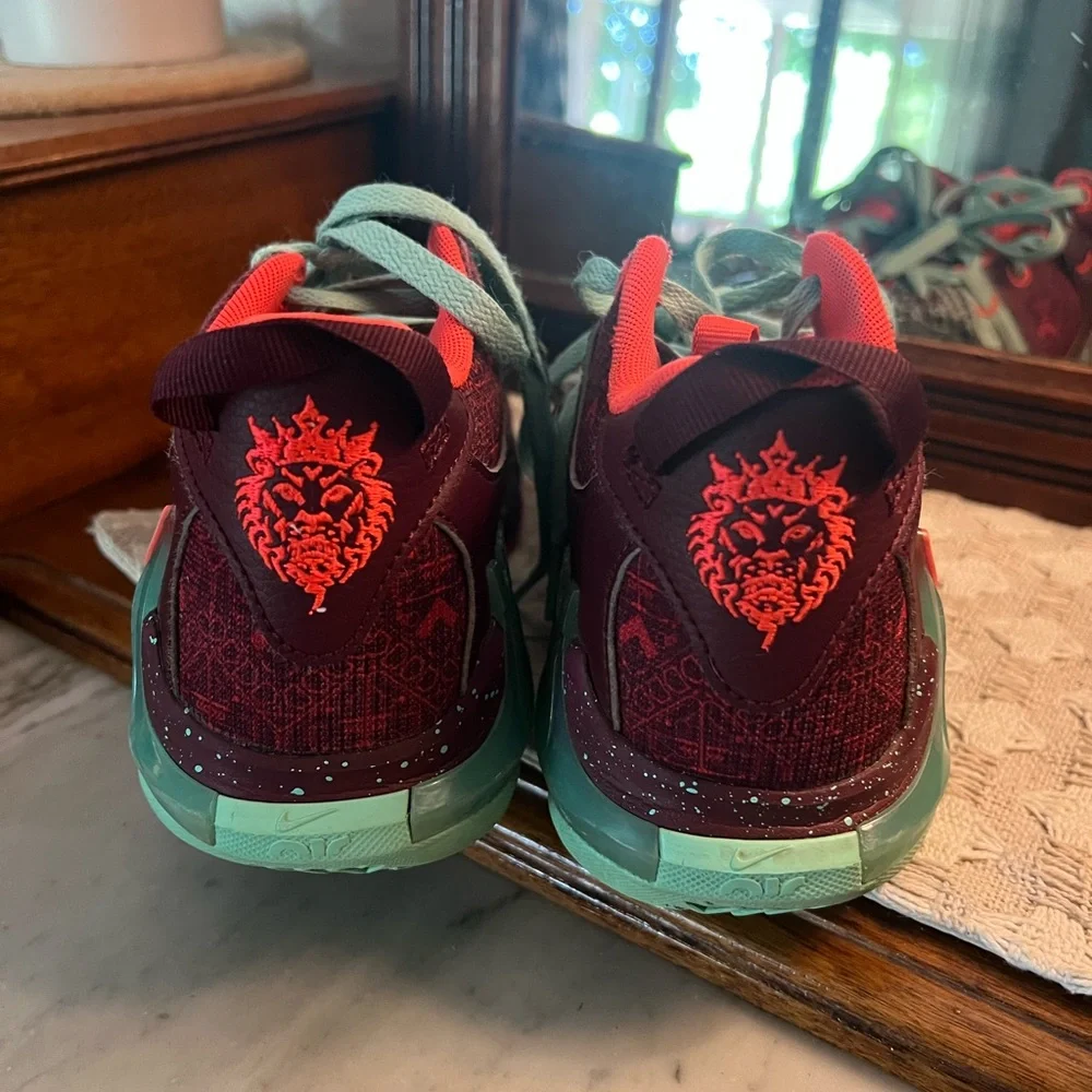 NIKE Classic LeBron Witness 7 SE Athletic Basketball Shoes Teal Red Boys Sz 5.5Y